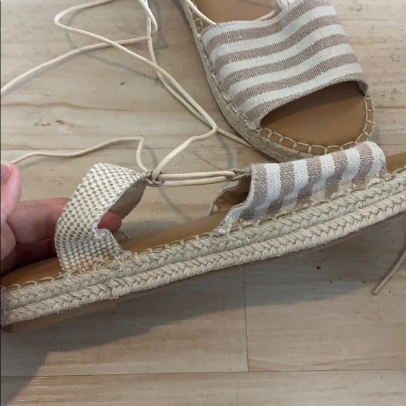 Espadrilles - Picture 2 of 3